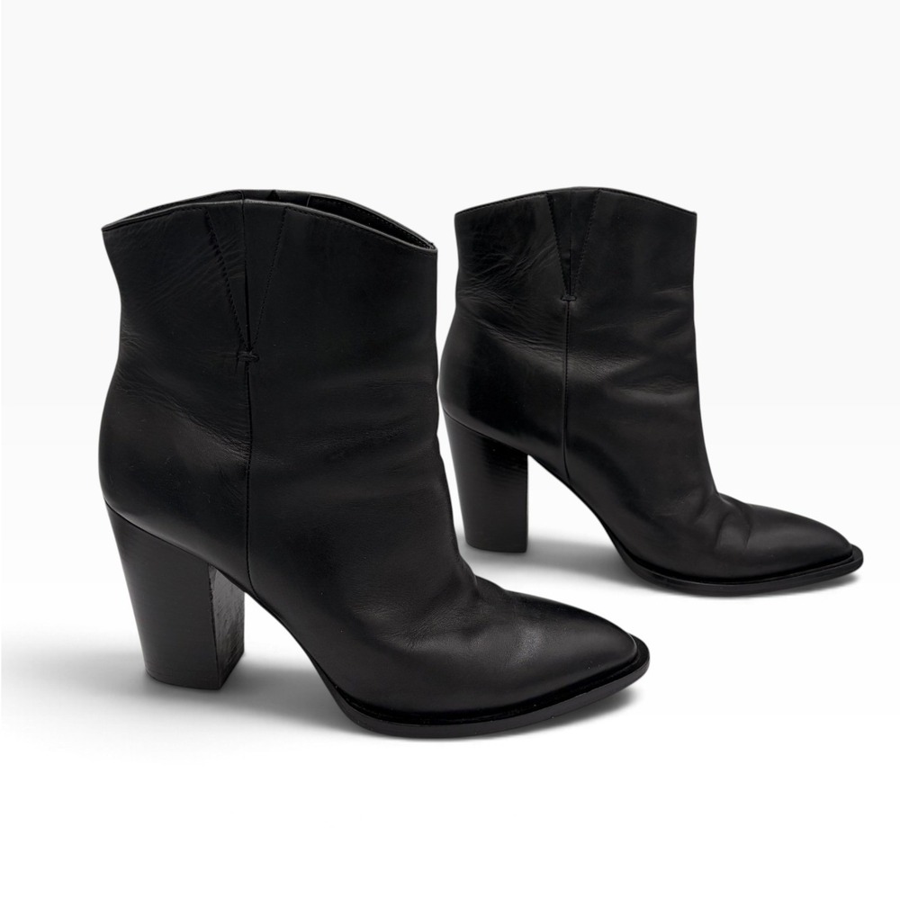 Vince Ankle Boots 7.5 Minimalist Black Leather Pointed Toe Block Heel Italian